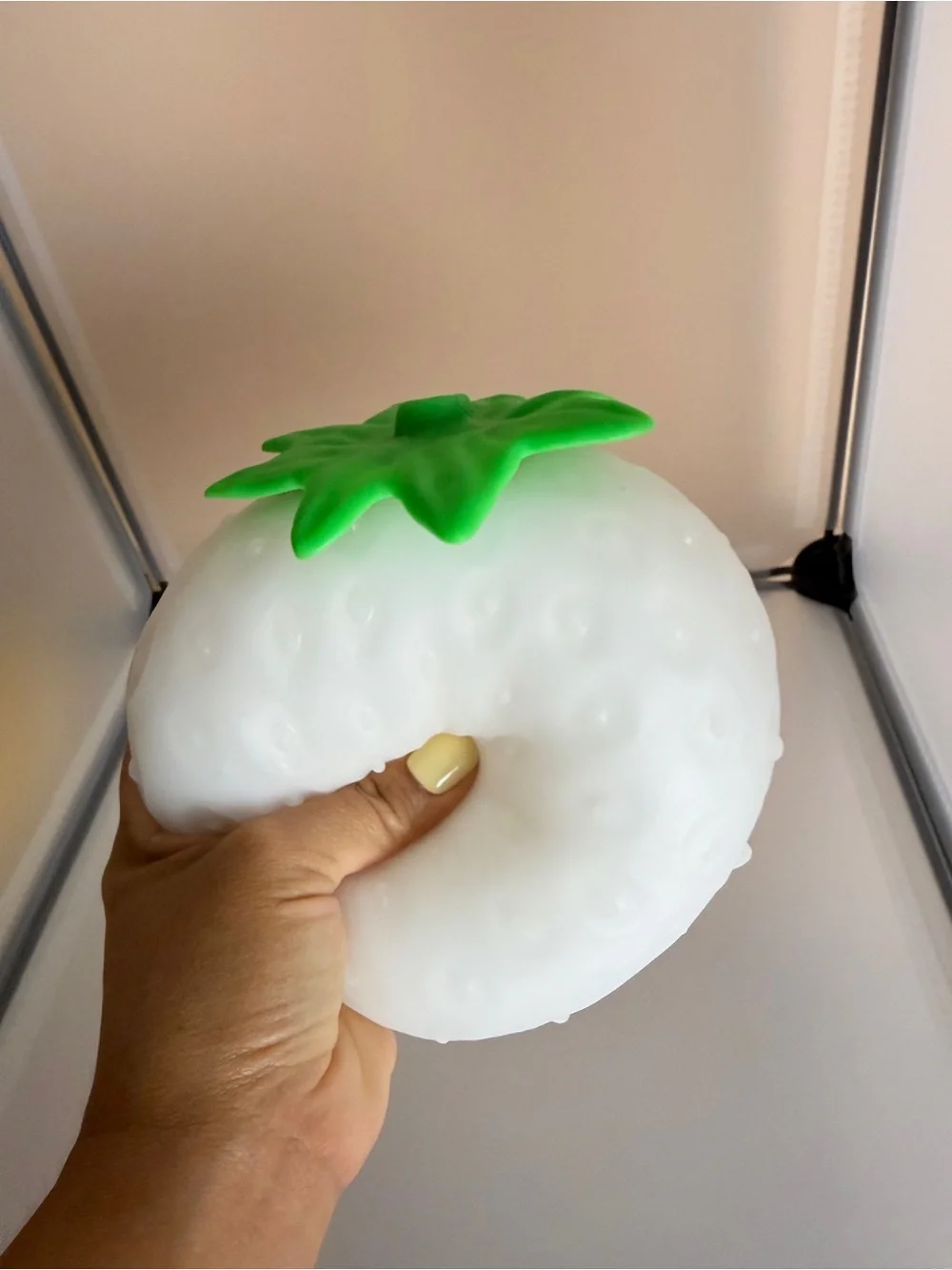 🍓 Strawberry Squishy UV Color Changing & Scented